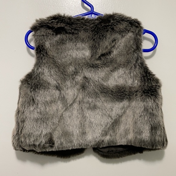 Like New Girls JOE FRESH Faux Fur Vest - Picture 2 of 3